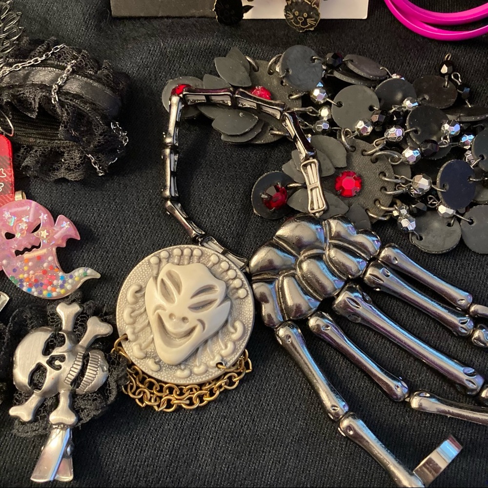 Punk Rock 80s Goth Halloween Jewelry Lot - Skulls, Spiders, Skeletons, Masks etc - Picture 3 of 5